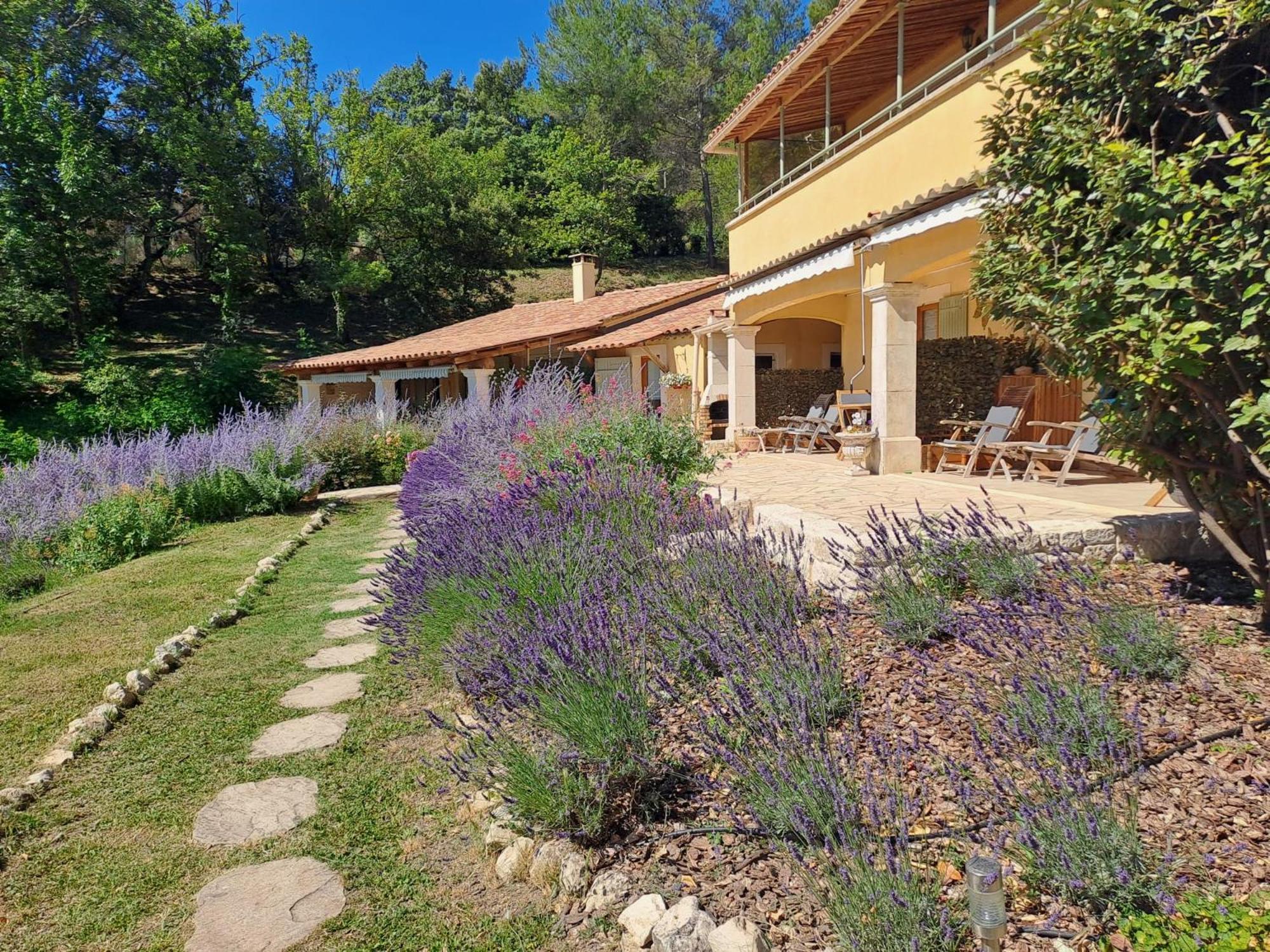 Bed and Breakfast Les Cerises à Saint-Saturnin-lès-Apt Extérieur photo